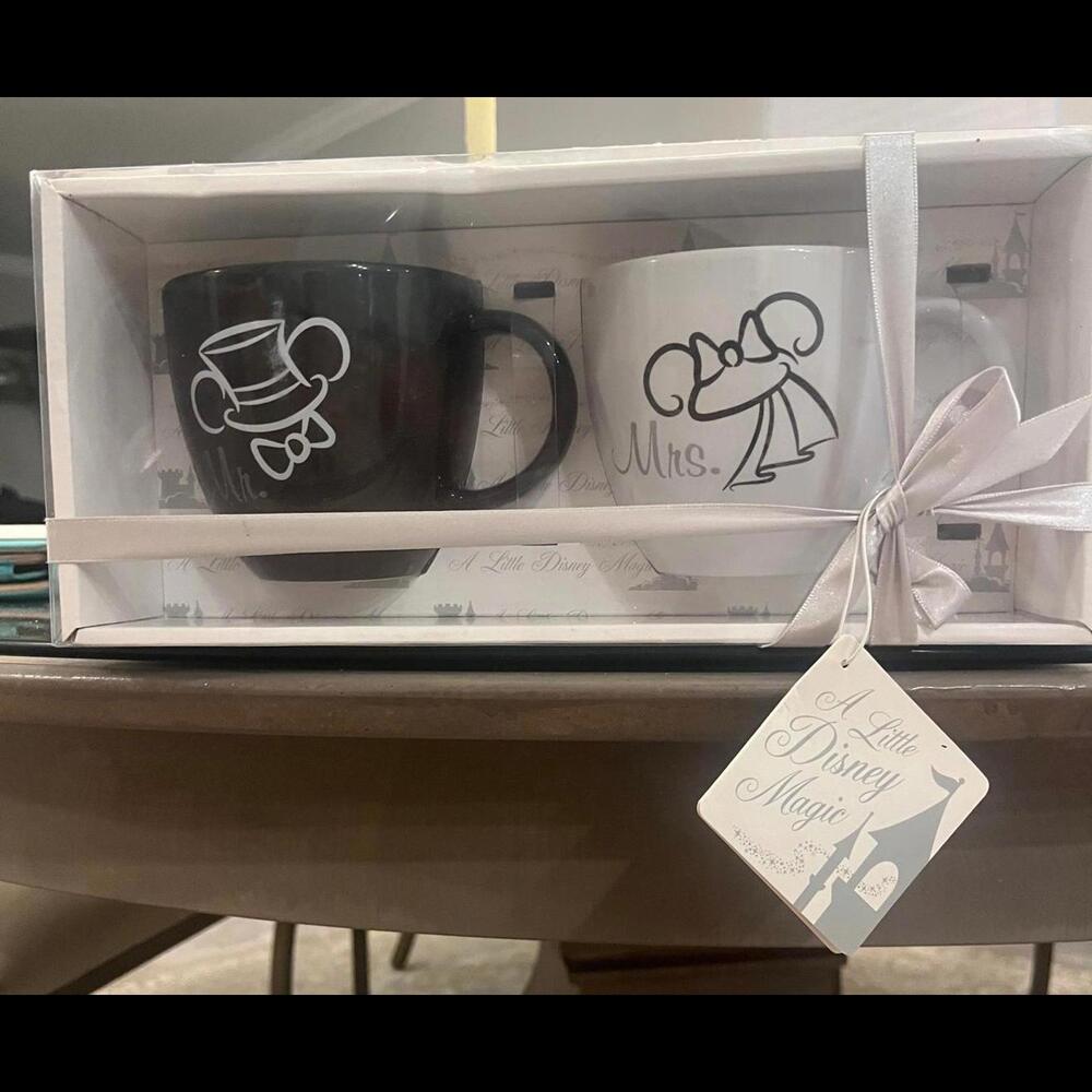 Disney Mickey and Mrs. Mouse Mug Set - Perfect Gift for Couples